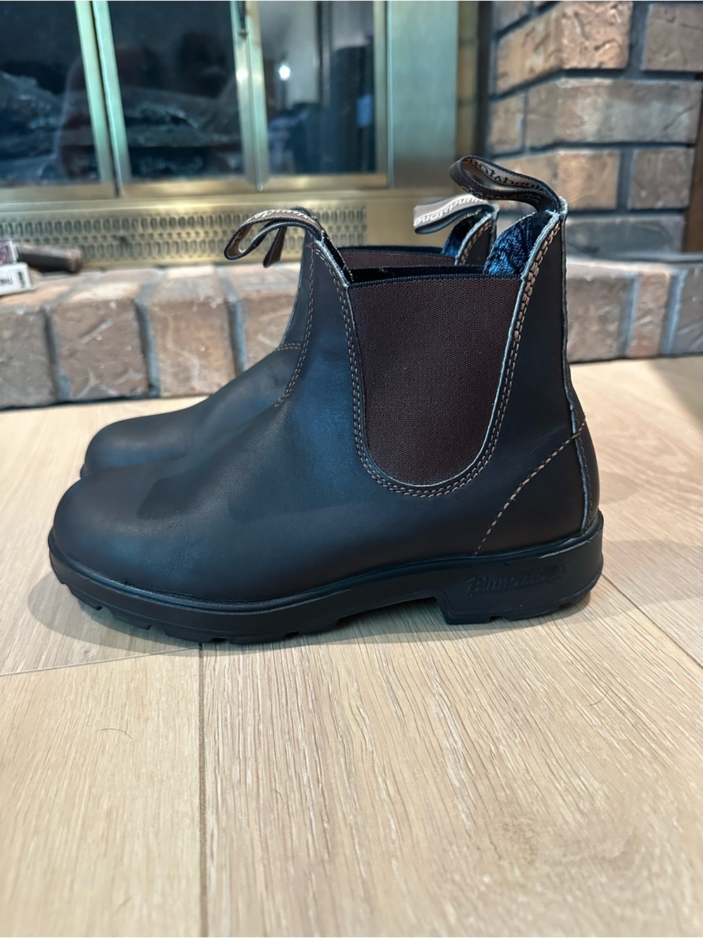 Authentic Blundstone Original 500 series leather Chelsea boots in Stout Brown